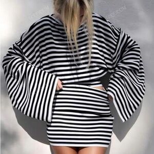 2pcs/Set Black & White Striped Loose Long Sleeve Top & Mini size Small